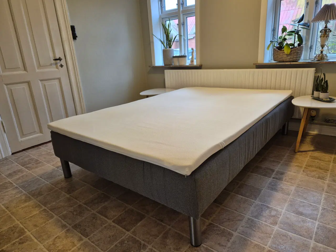 Billede 2 - Dobbeltseng med topmadras 140x200 cm
