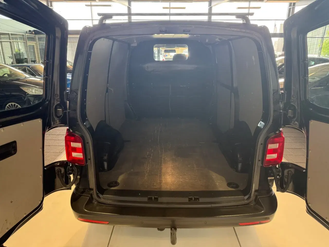 Billede 11 - VW Transporter 2,0 TDi 102 Kassevogn kort