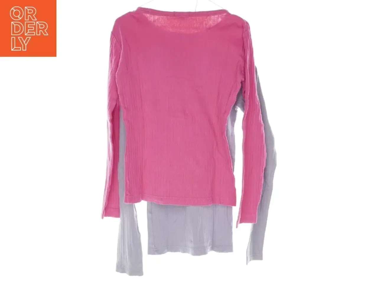 Billede 2 - Bluse (2 stk.) fra Ukendt (str. 140 cm) fra Ukendt (str. 140 cm)