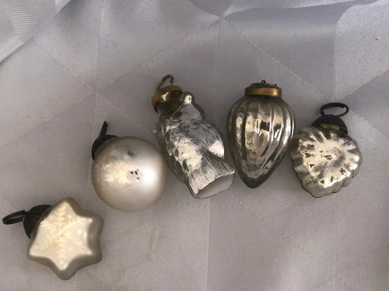 Billede 20 - 7 stks små sølvfarvet julekugler i glas