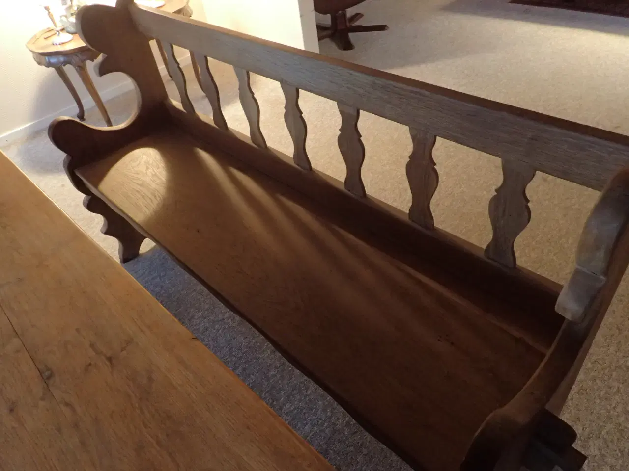 Billede 7 - Plankebord og bænke i massivt rustikt Egetræ.