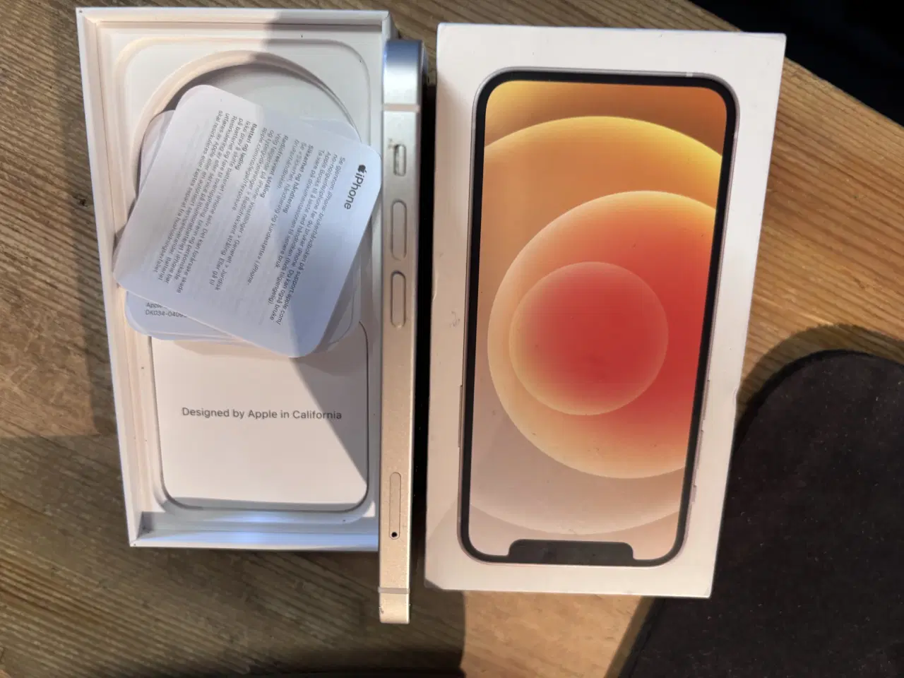 Billede 1 - Meget god stand, velholdt Iphone i hvid/sølvkant