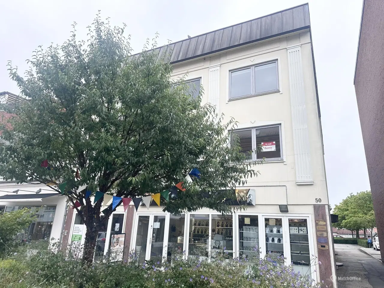 Billede 2 - Central beliggenhed på gågaden