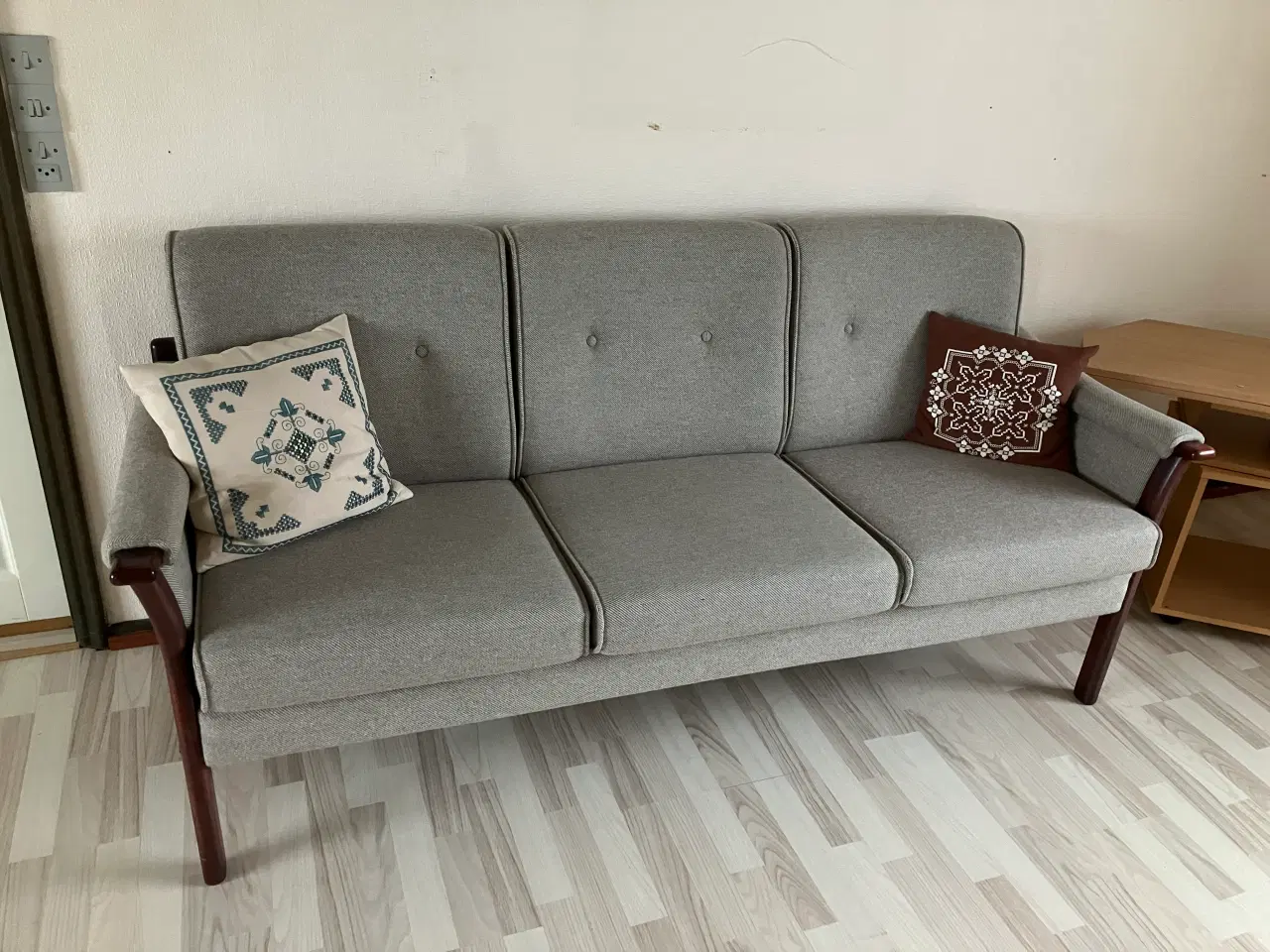 Billede 1 - Høj sofa