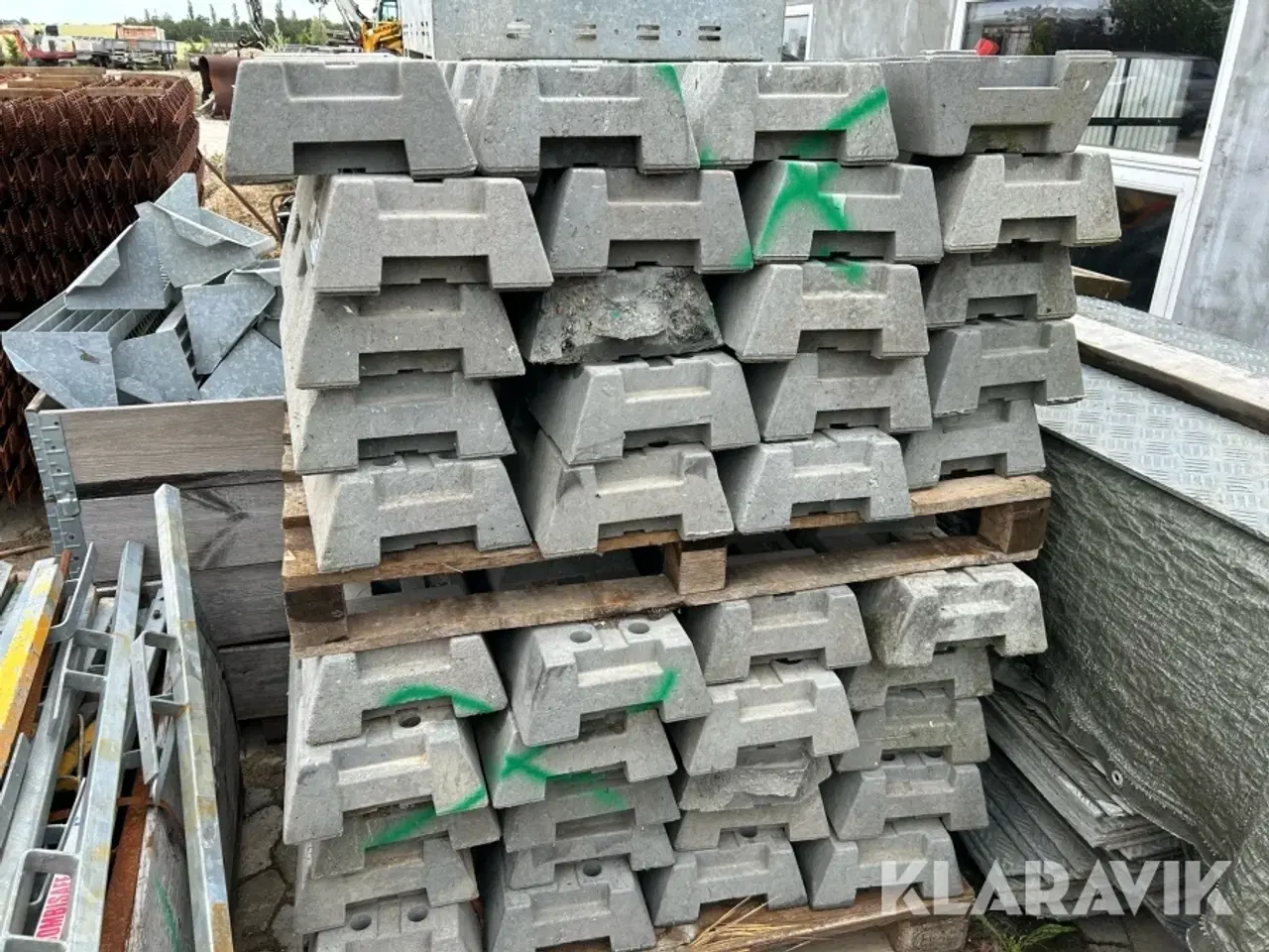 Billede 2 - Byggehegns fødder 2 paller