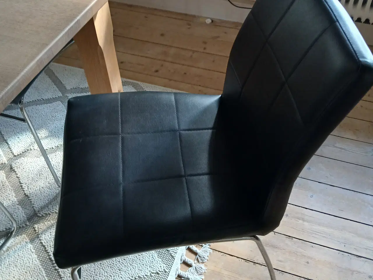 Billede 2 - spisebord med 6 stole