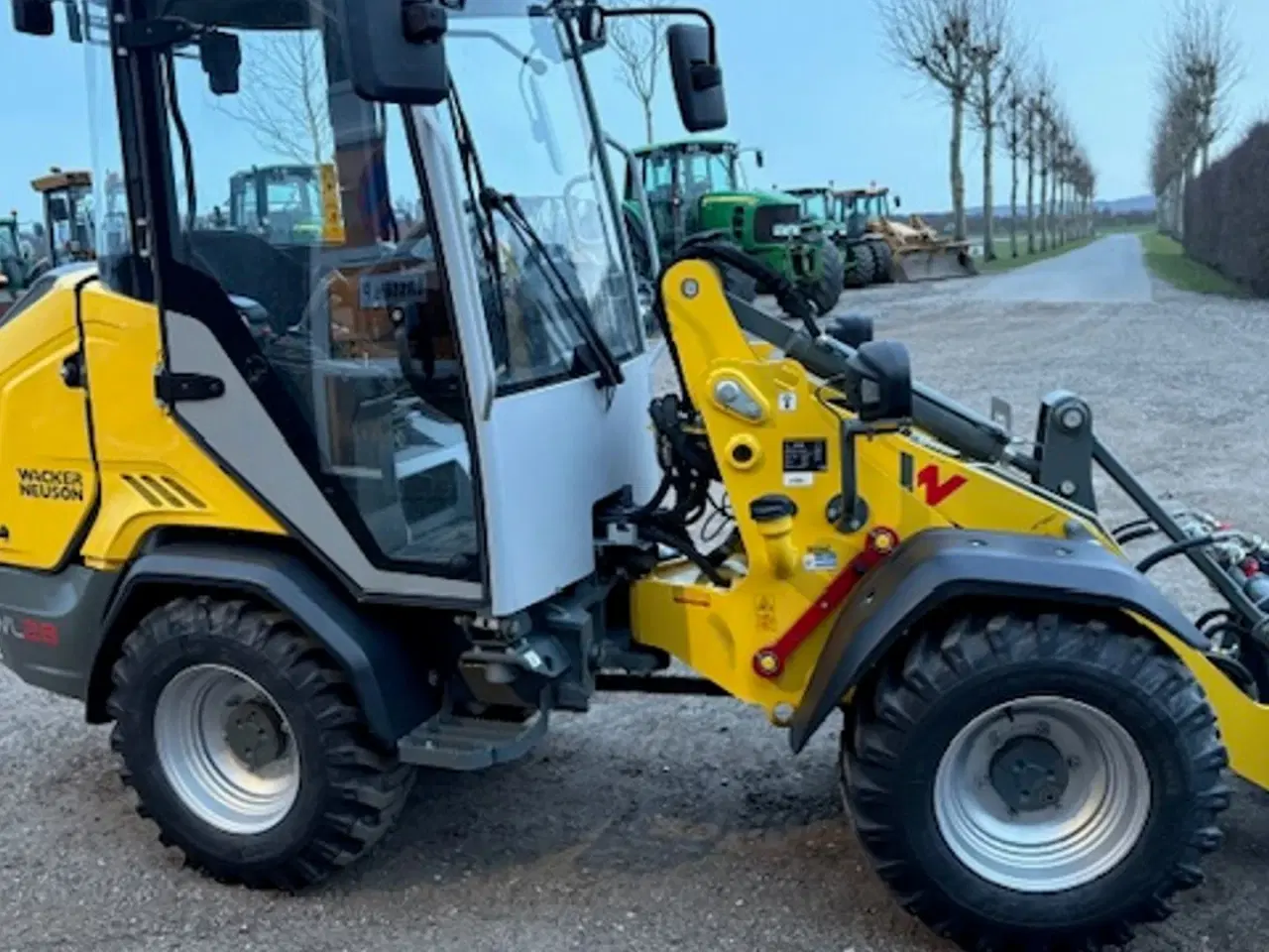 Billede 4 - Wacker Neuson WL28 LUKKET KABINE, SKOVL OG GAFLER, HYDRAULISK SKIFT