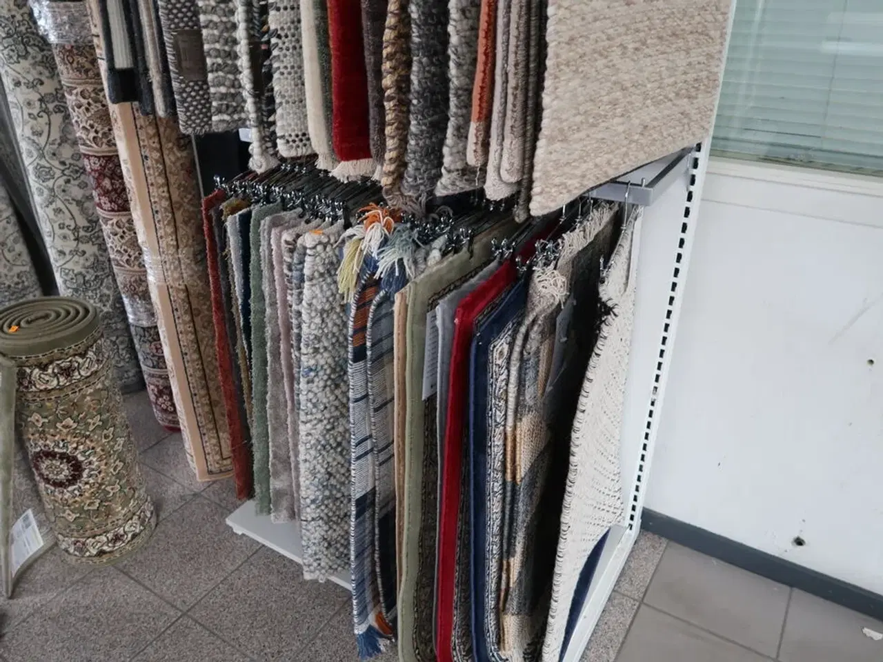 Billede 3 - Stativ med div. Måtter