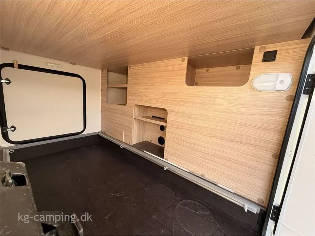 Billede 5 - 2021 - SunLight I 68 Adventure Edition   Topudstyret autocamper med bla. Clesana toilet - Ektra webasto oliefyr - Klimaanlæg - Maxxfan osv...