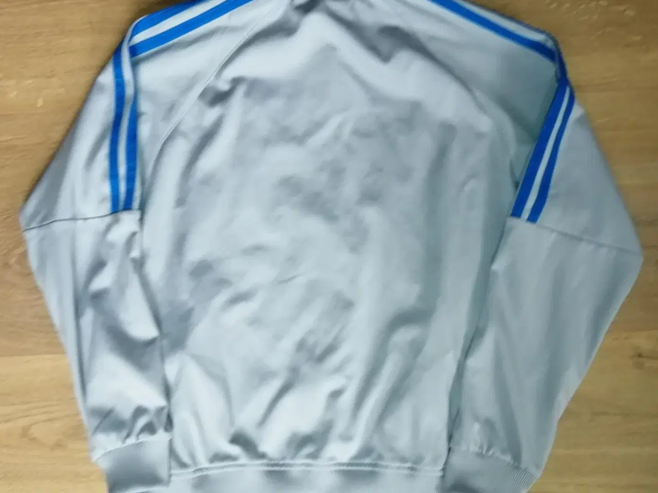 Billede 3 - REAL MADRID TRACK TOP STR. 14 ÅR, I FLOT STAND