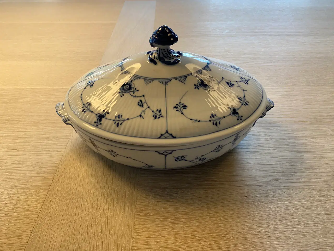 Billede 1 - Musselmalet riflet - Royal Copenhagen lågterrin