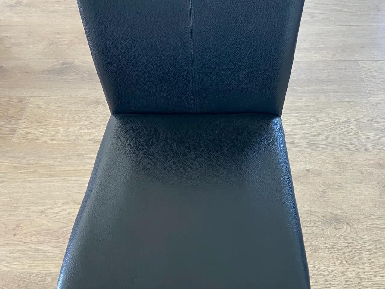 Billede 5 - Spisebord Laminat med 6 stole