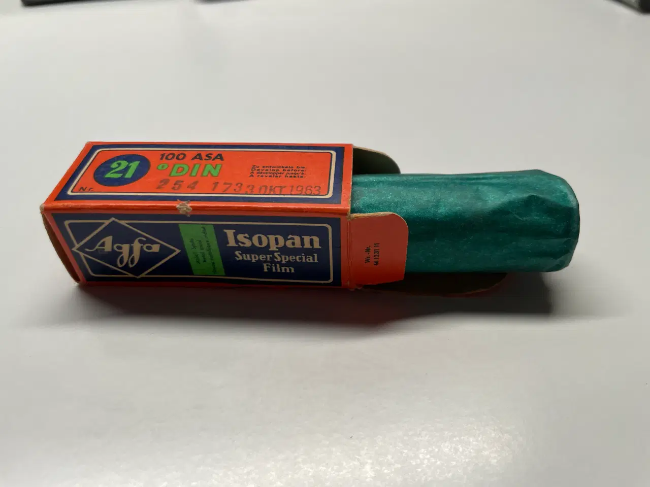Billede 1 - Agfa Isopan, diasrammer, ADOX beholder, fotohjørne