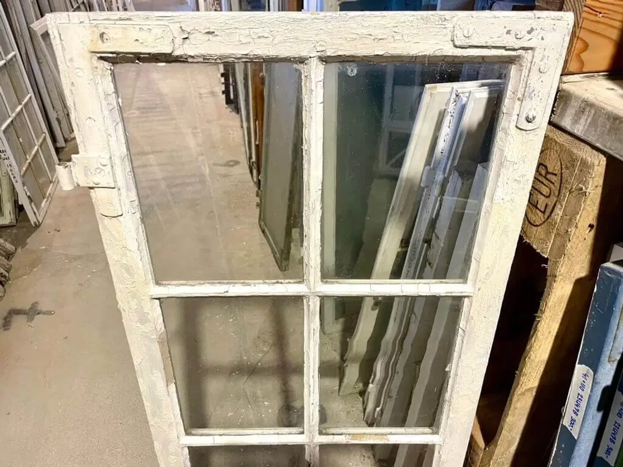 Billede 4 - Klassisk 8-ruders vinduesramme m. gammelt glas