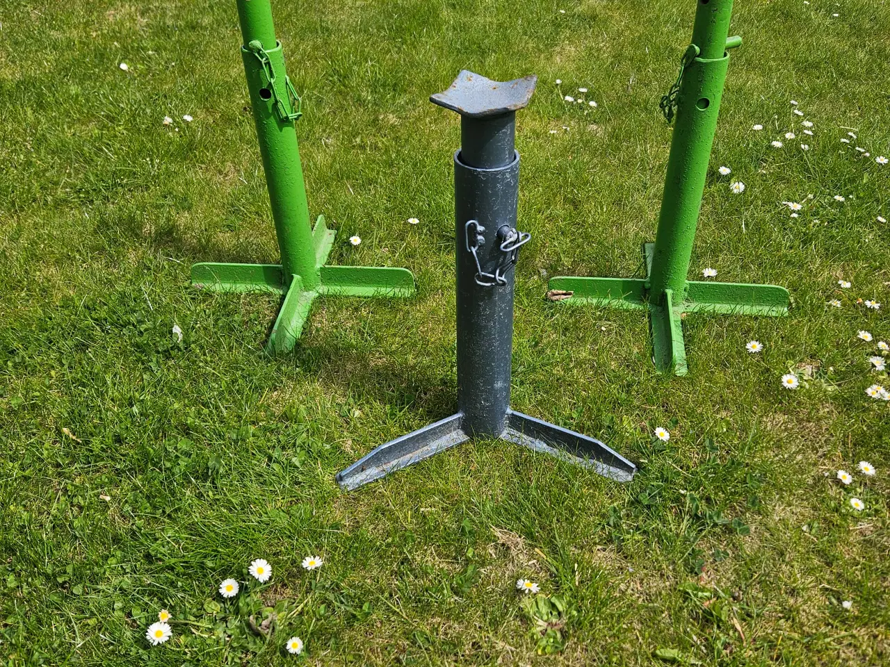 Billede 1 - 3 meget solide bukke til at klodse bilen op på. 