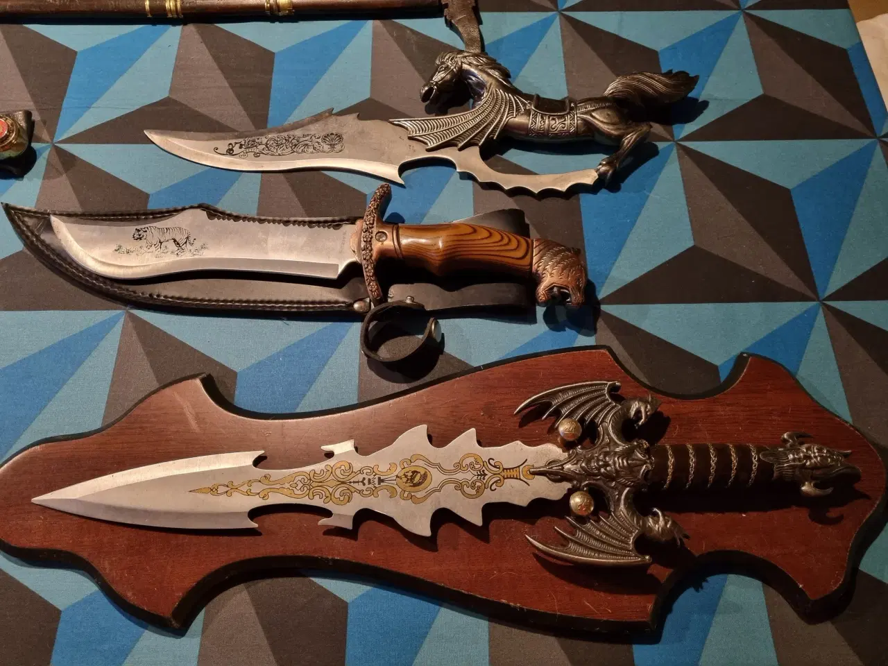 Billede 1 - Knive og Sværd