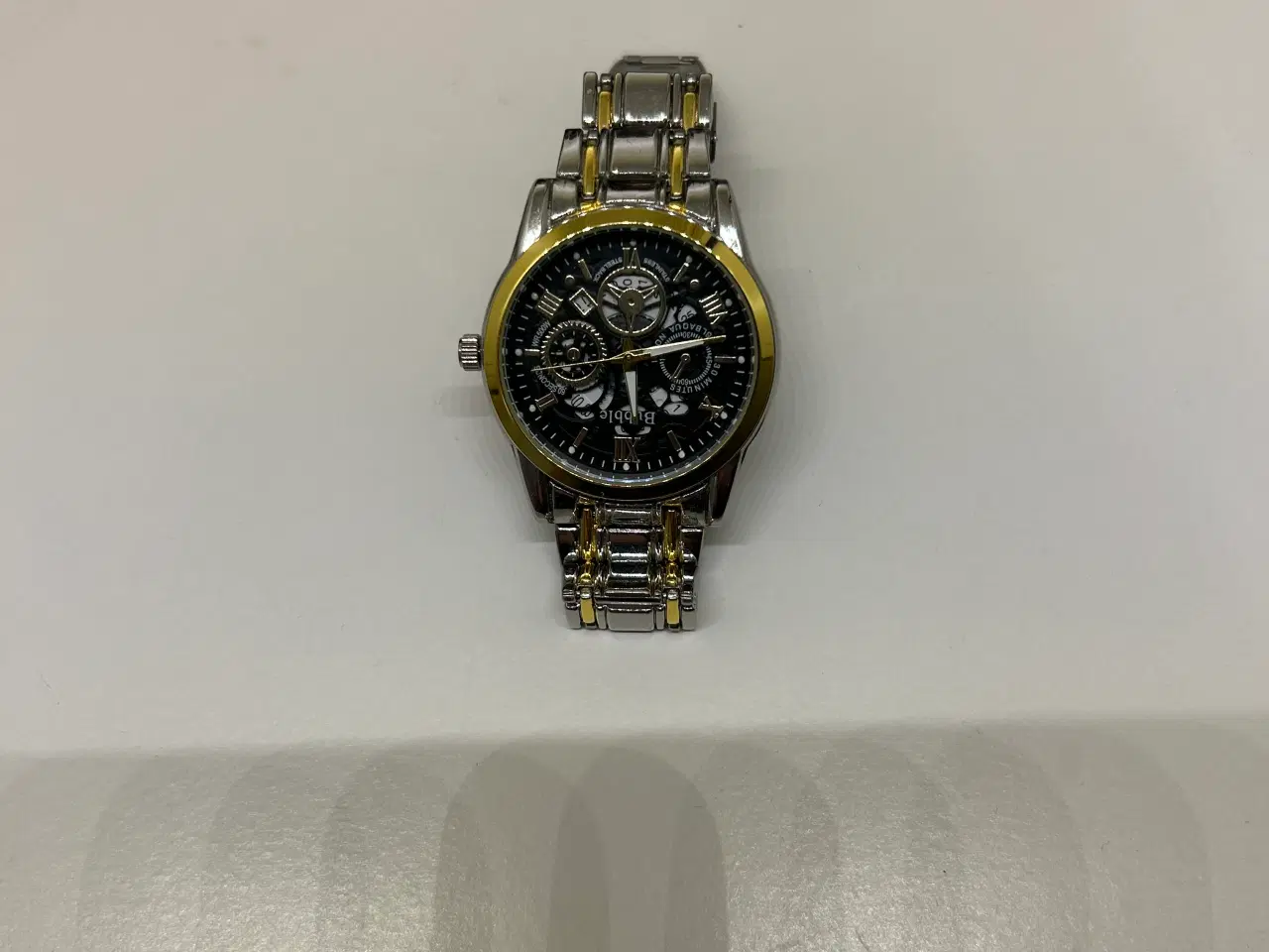 Billede 2 - Dyrt stilrigt ur med udstrålende gylden farve 