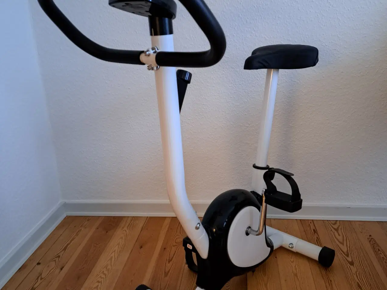 Billede 2 - Ny Motionscykel næsten ubrugt  