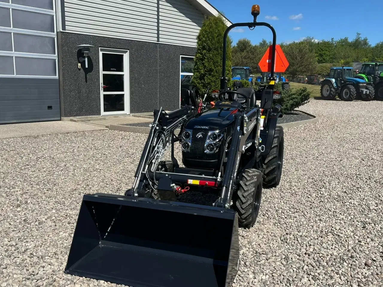 Billede 15 - Solis S26 6+2 gearmaskine Limited Edition i sort med brede hjul og Fuldhydraulisk frontlæsser