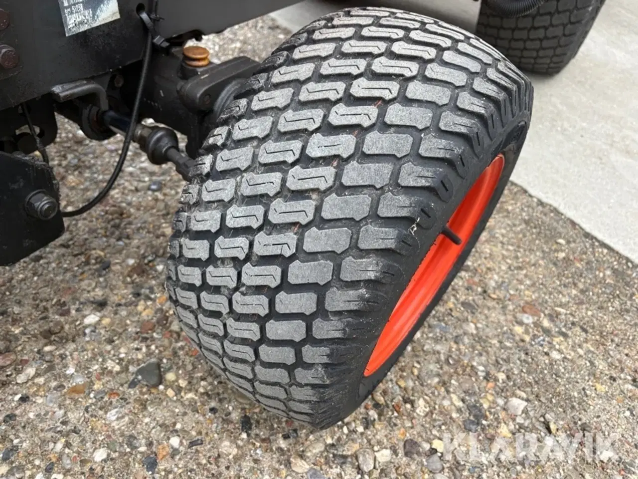 Billede 10 - Traktor Kubota BX 2350 D - inklusiv kost og saltspreder