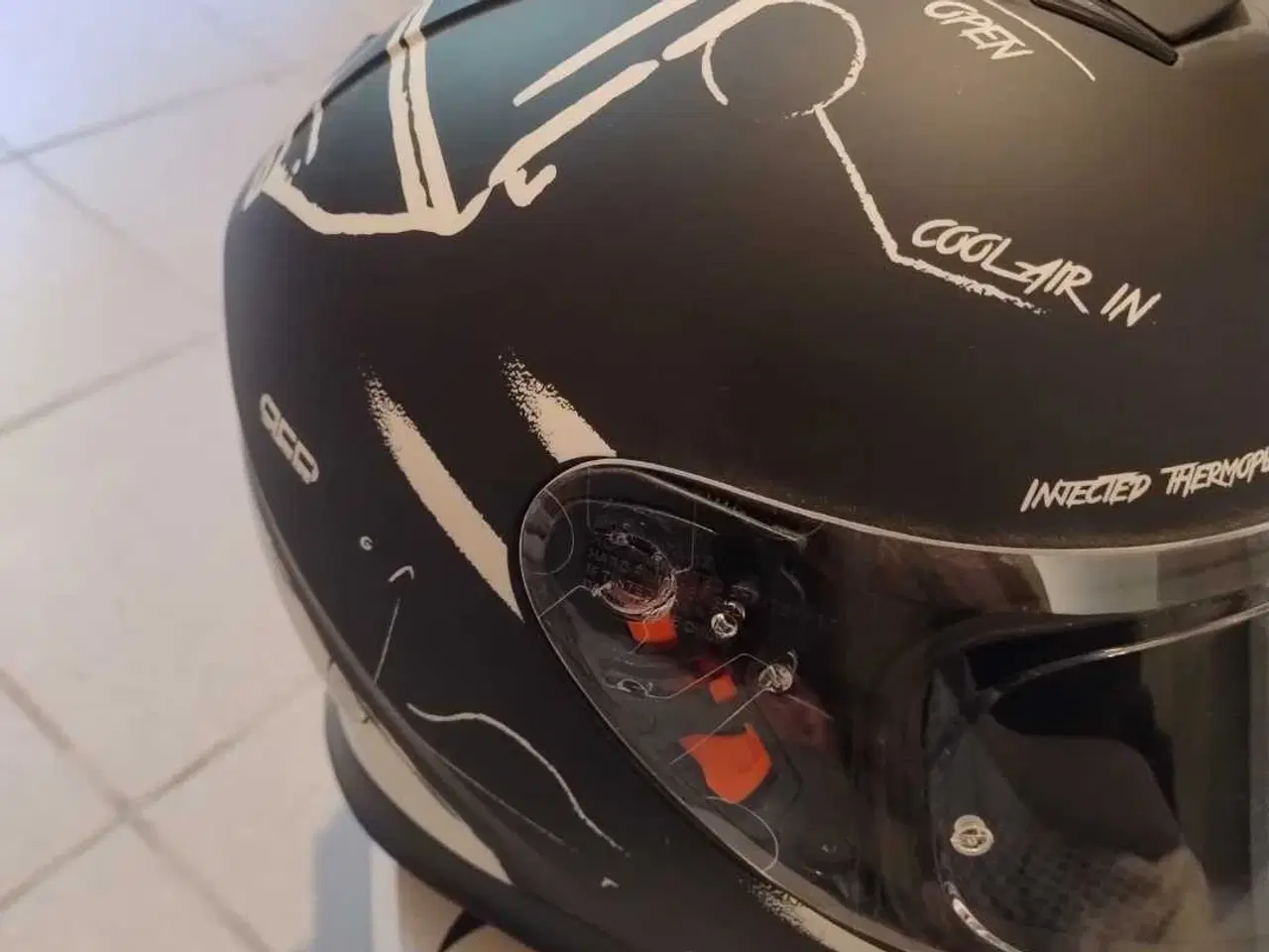 Billede 3 - Styrthjelm/knallerthjelm