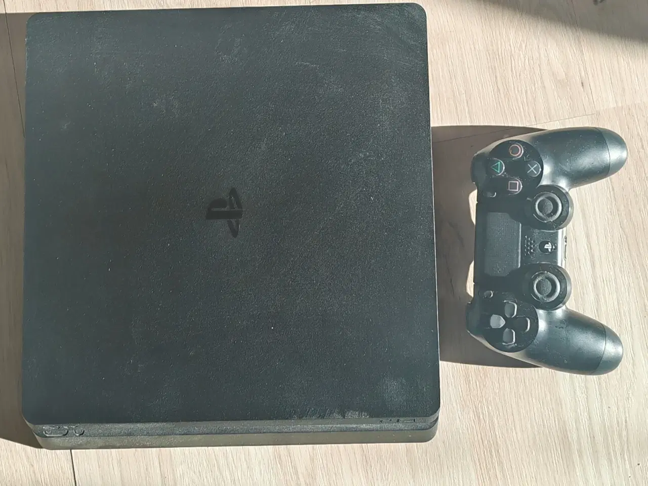 Billede 1 - Ps4 + 1 controller 