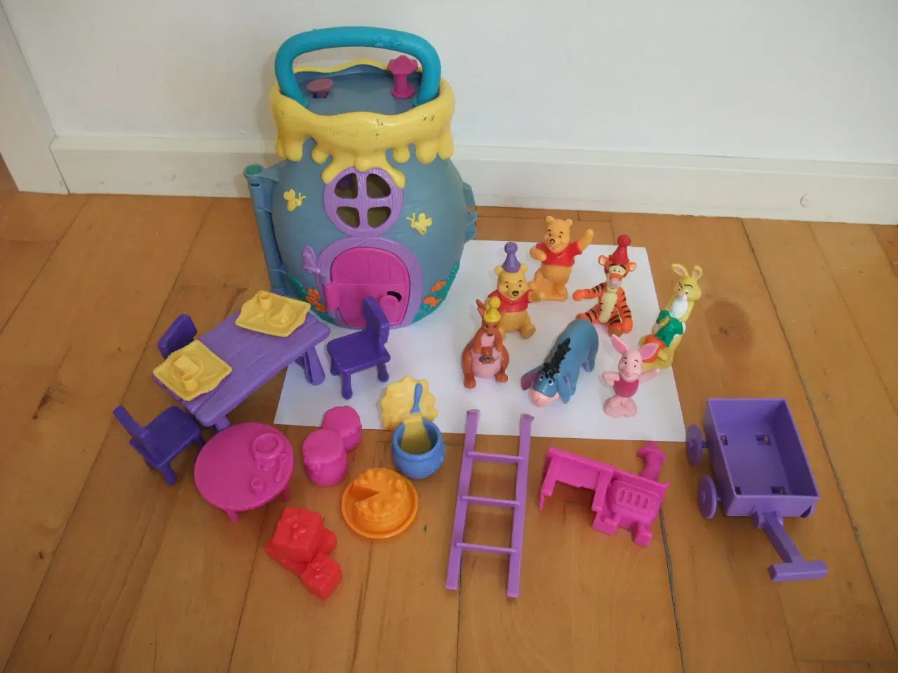 Billede 5 - Peter Plys Hus+Figurer