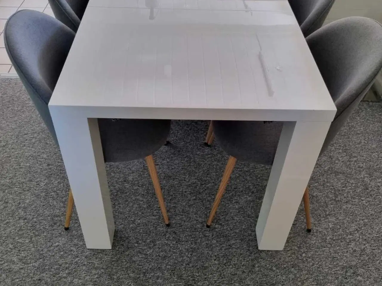 Billede 1 - Sofa og spisebord sælges