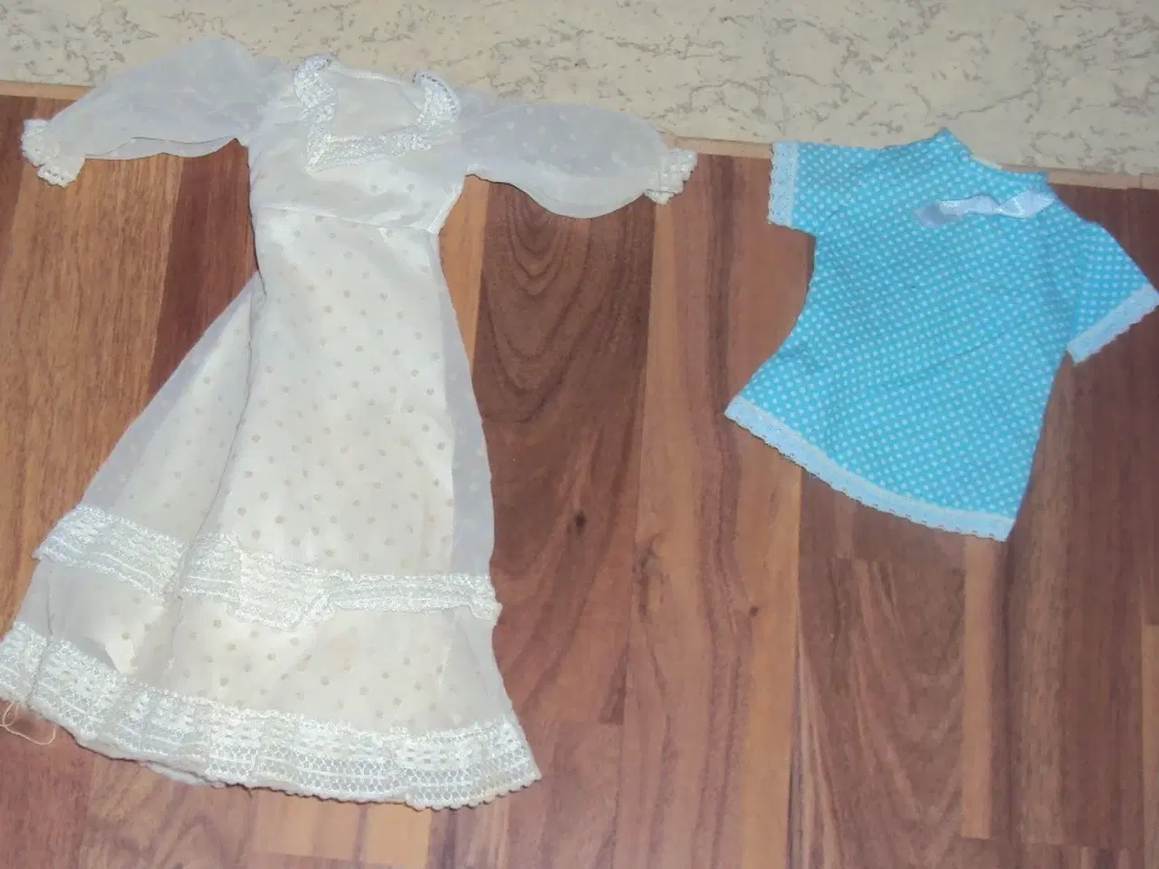 Billede 1 - tøj til famosa