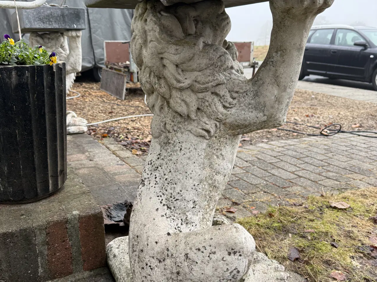 Billede 3 - Beton løver med granit fade.