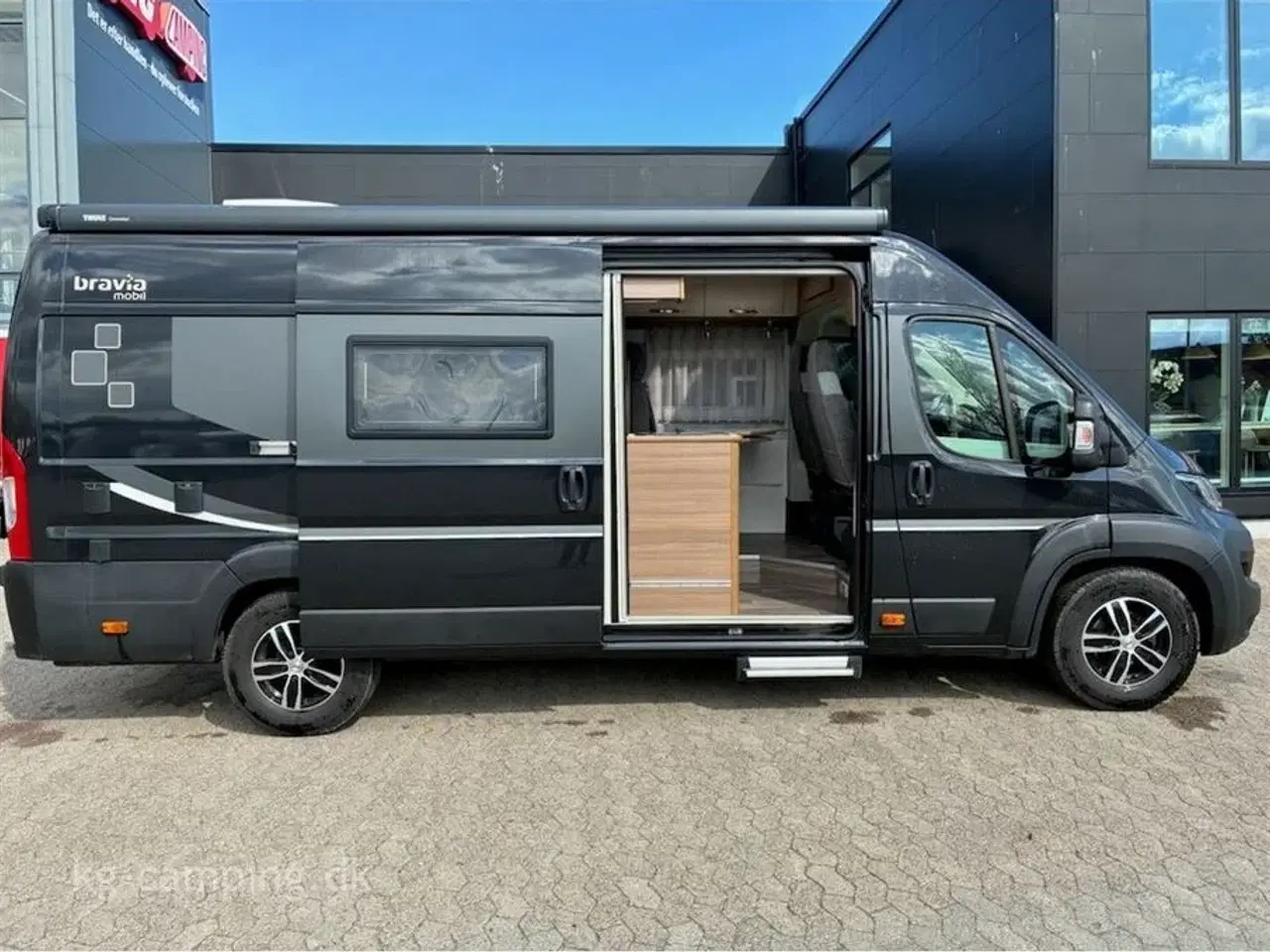 Billede 2 - 2021 - Bravia 636 165 Hk   Velholdt og veludstyret Van, klar til nye eventyr - Markise på el, Radio med Bakkamera, bodelsbatteri, Svingbart cykelstativ, aircondition og meget mere