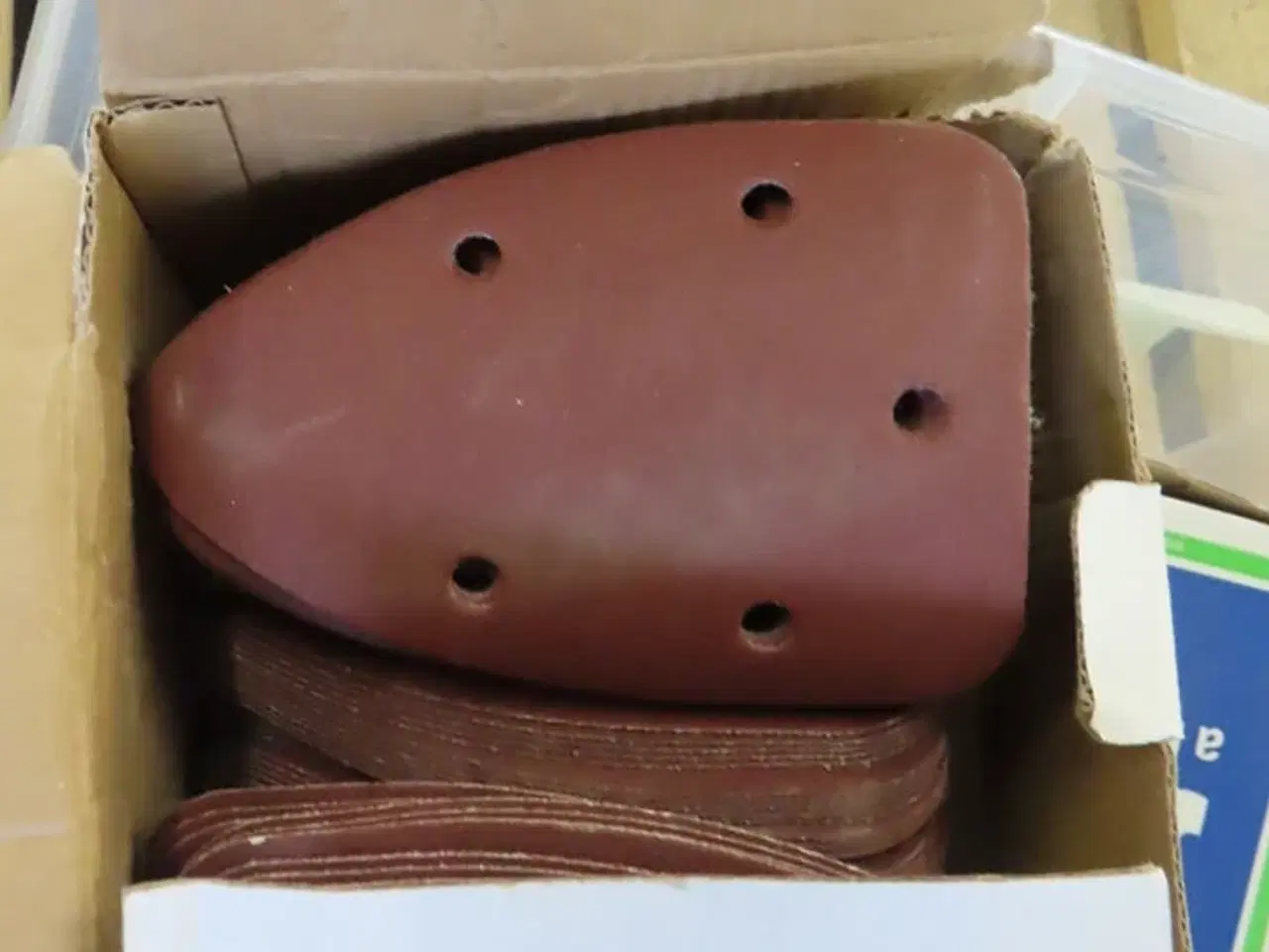 Billede 3 - Kasse med diverse slibepapir samt vinkelsliber