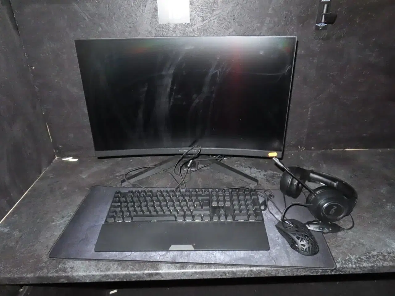 Billede 1 - 27" curved gaming monitor, ASROCK PHANTOM GAMING pg27f15rs1a