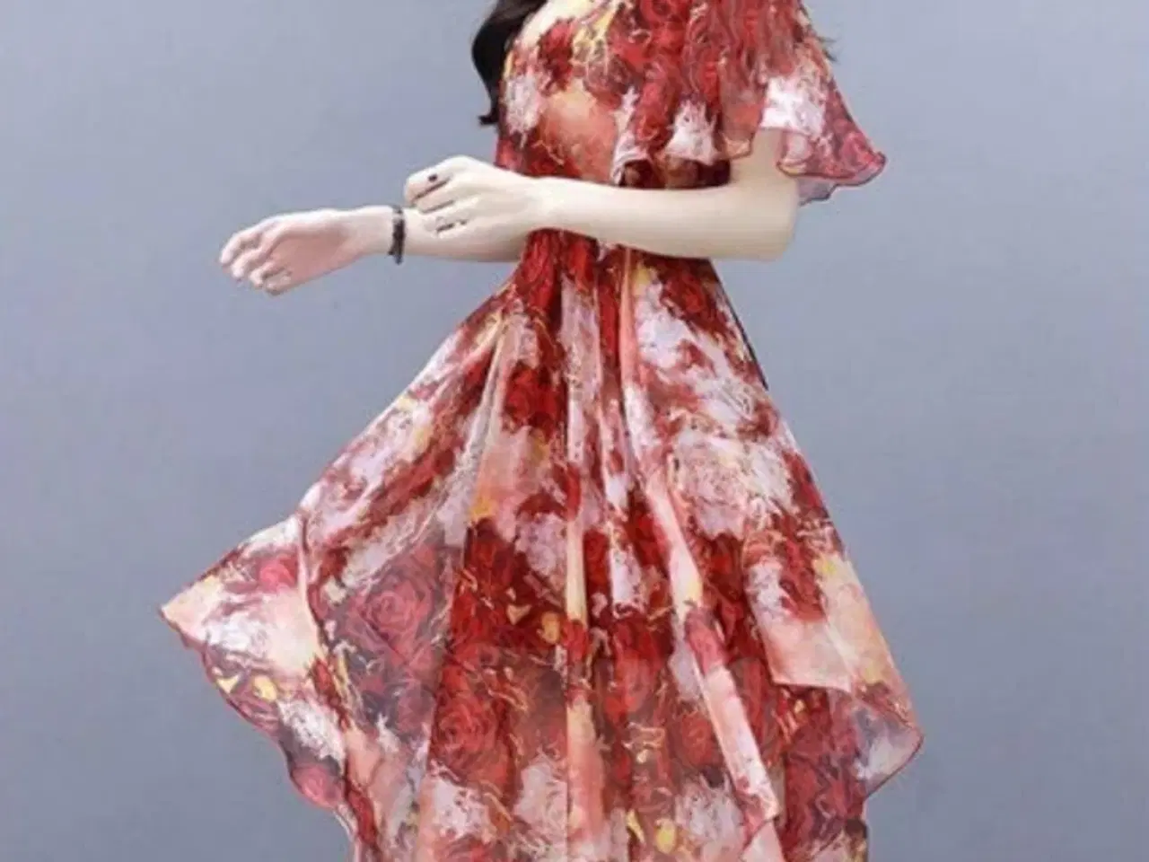 Billede 2 - Print kjole med rose motiv Størrelse :M