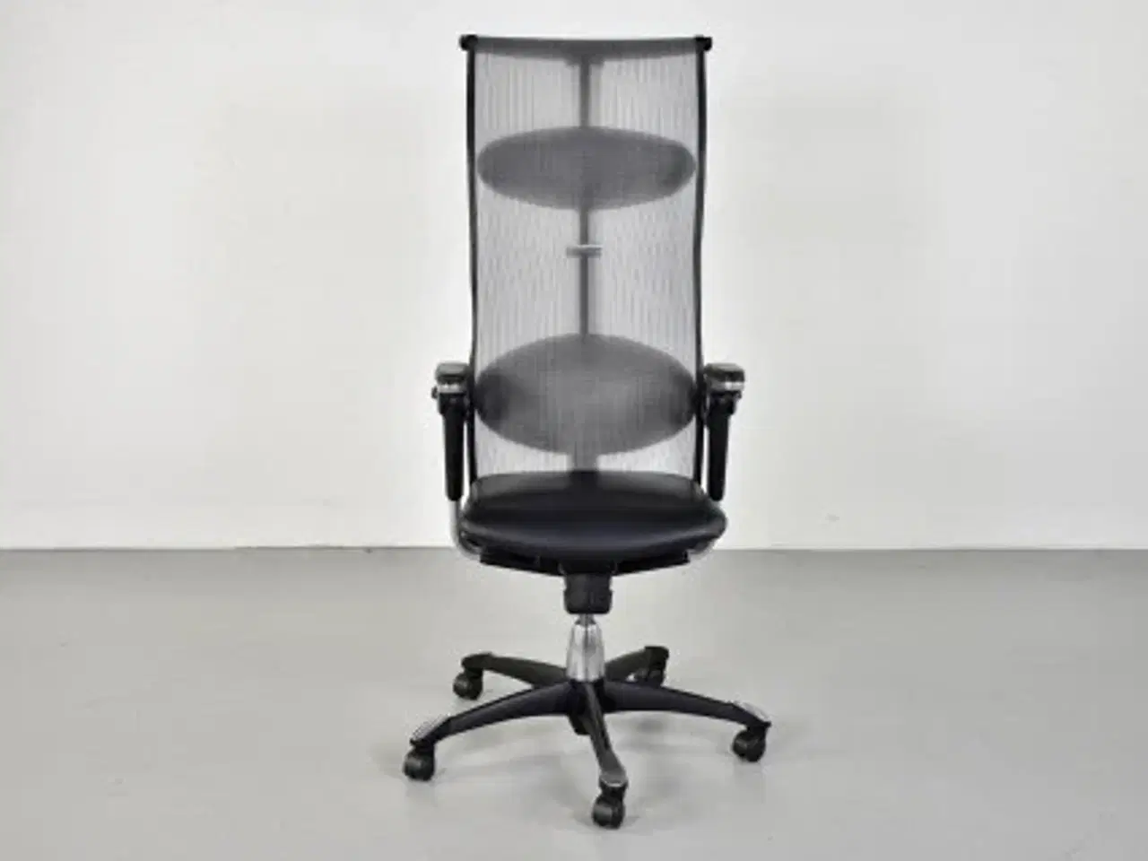 Billede 1 - Häg h09 9231 kontorstol med sort læder polster og sort net ryg
