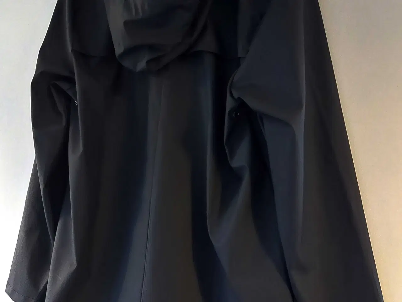 Billede 2 - Mørkeblå regnfrakke fra Rains