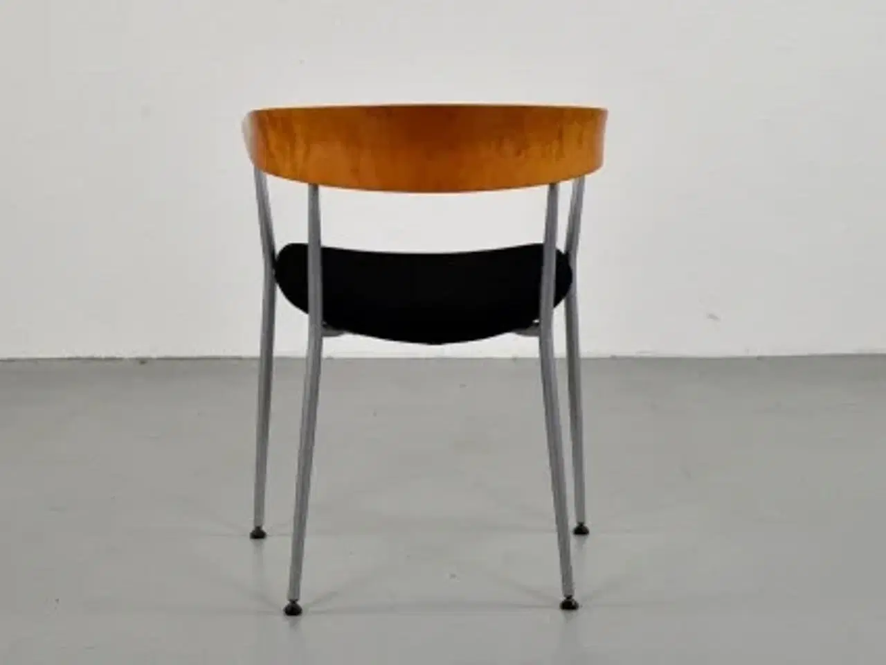 Billede 3 - Efg bondo dialog konferencestol med sort polstret sæde, grå stel, kirsebærryg/armlæn