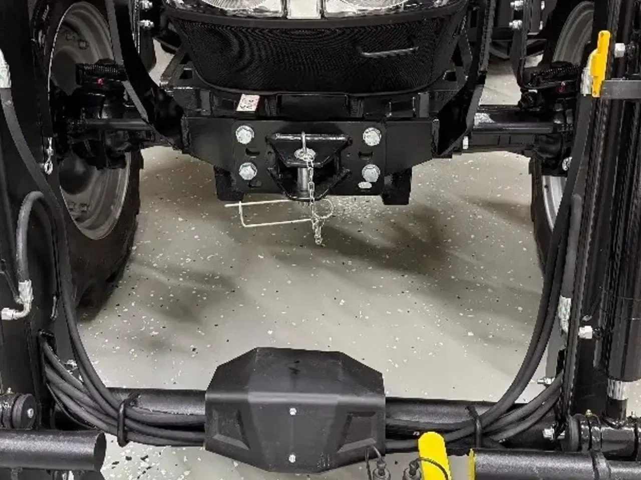 Billede 4 - Case IH Farmall 75 A Med Quicke frontlæsser med Euroskifte, 3die funktion og dæmper, samt og brede hjul.