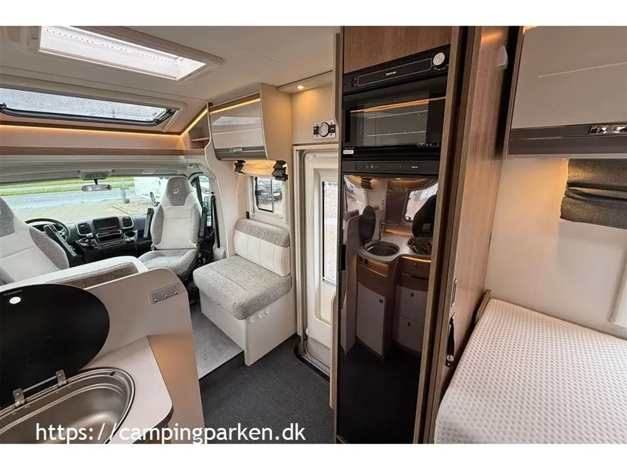 Billede 8 - 2022 - Dethleffs Trend T 7017 EB   Lave enkeltsenge og stort toiletrum i bagenden med brusekabine, 140hk, Euro6 motor