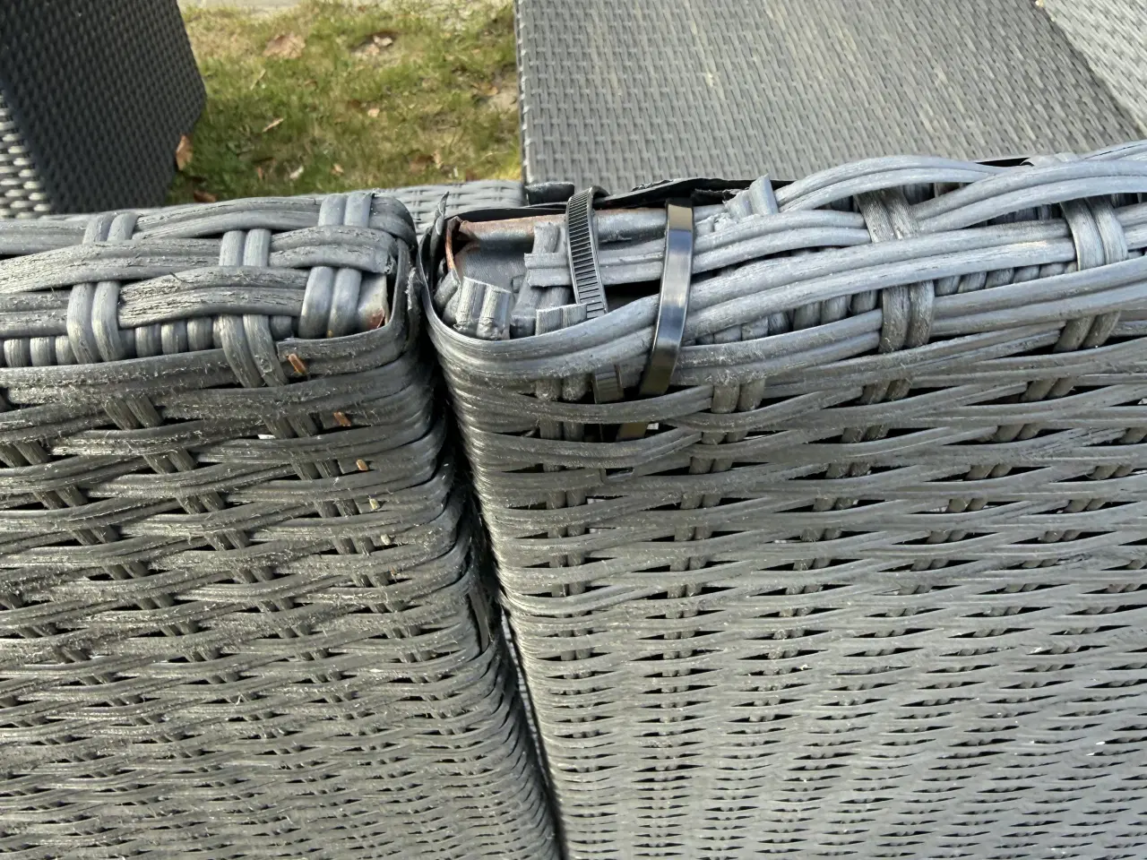 Billede 7 - Sort loungesæt med hjørnesofa og bord sælges