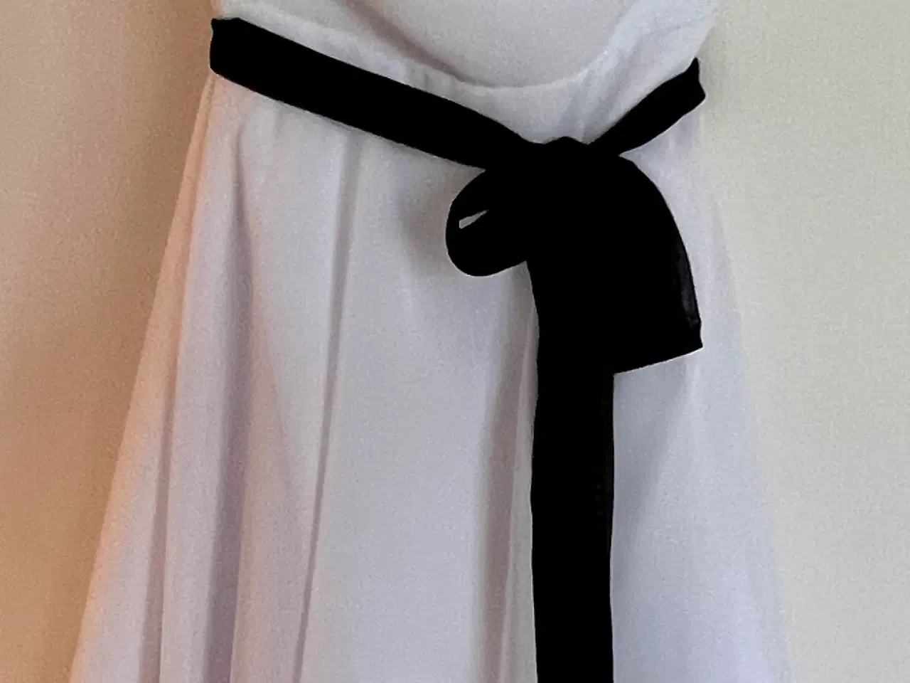 Billede 1 - Hvid kjole