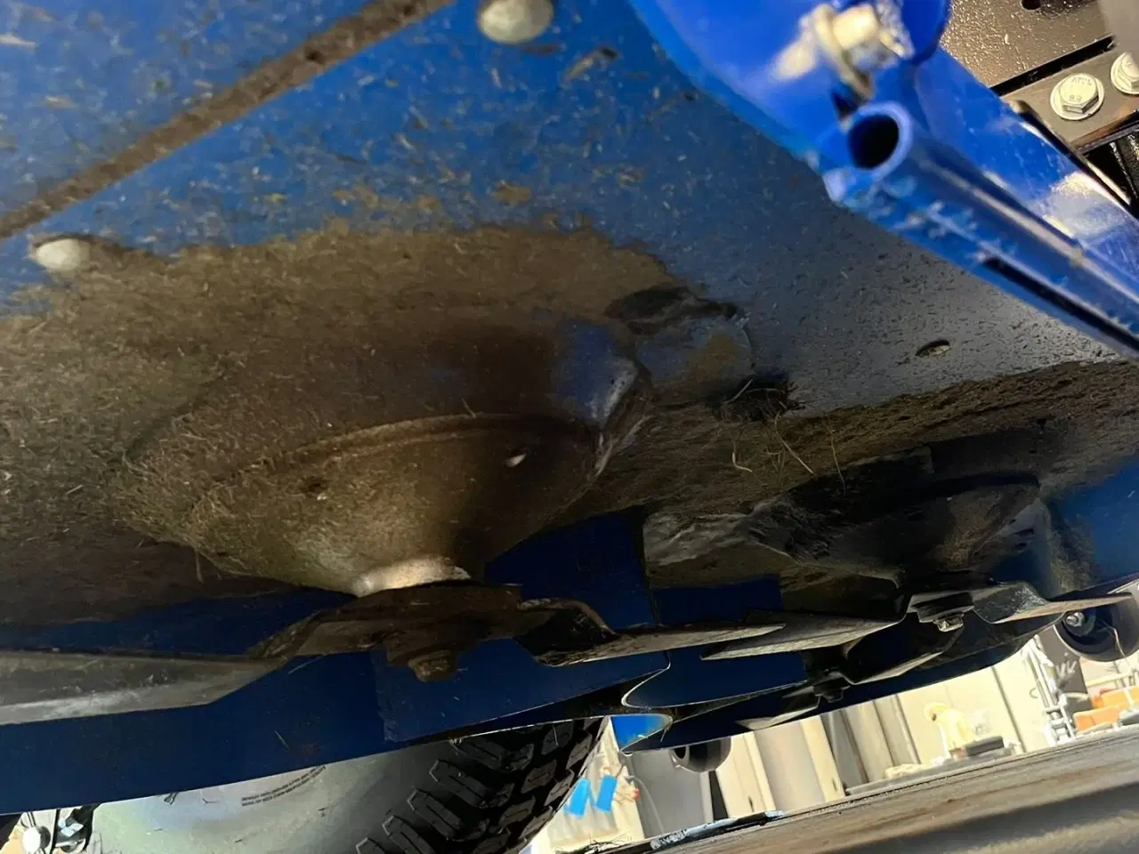 Billede 23 - Solis 26 HST Hydrostat Turf hjul og klipperbord