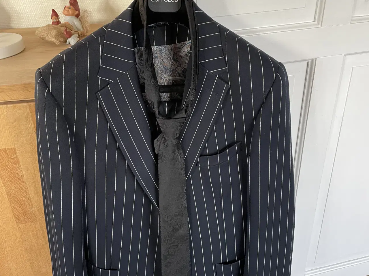 Billede 2 - Jakkesæt. Kun brugt én gang.