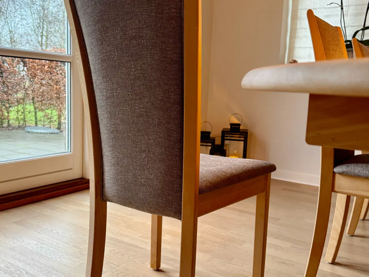 Billede 4 - Velholdt Skovby spisebord og stole sælges