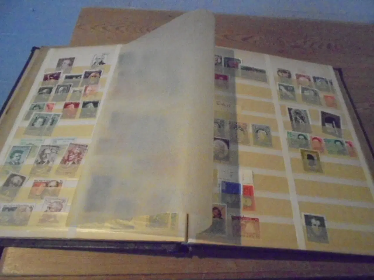 Billede 4 - Meget gammelt frimærkealbum – Mange lande