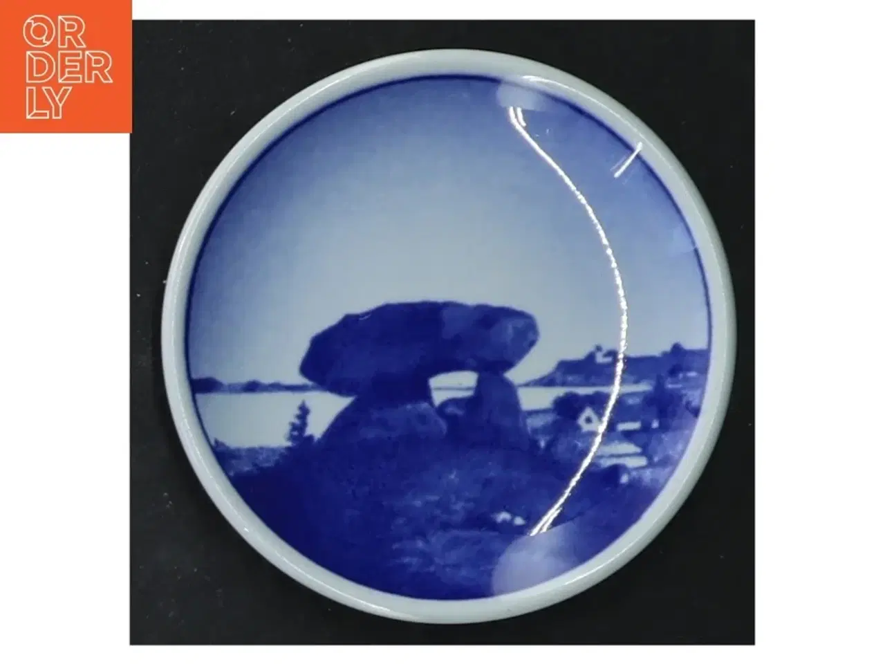 Billede 6 - Blå og hvid dekorative platter fra Royal Copenhagen (str. Ø 8 cm. 5 styk)