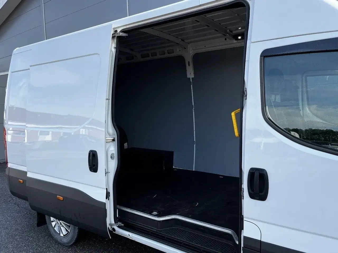 Billede 10 - Iveco Daily 2,3 35S16 12m³ Van AG8