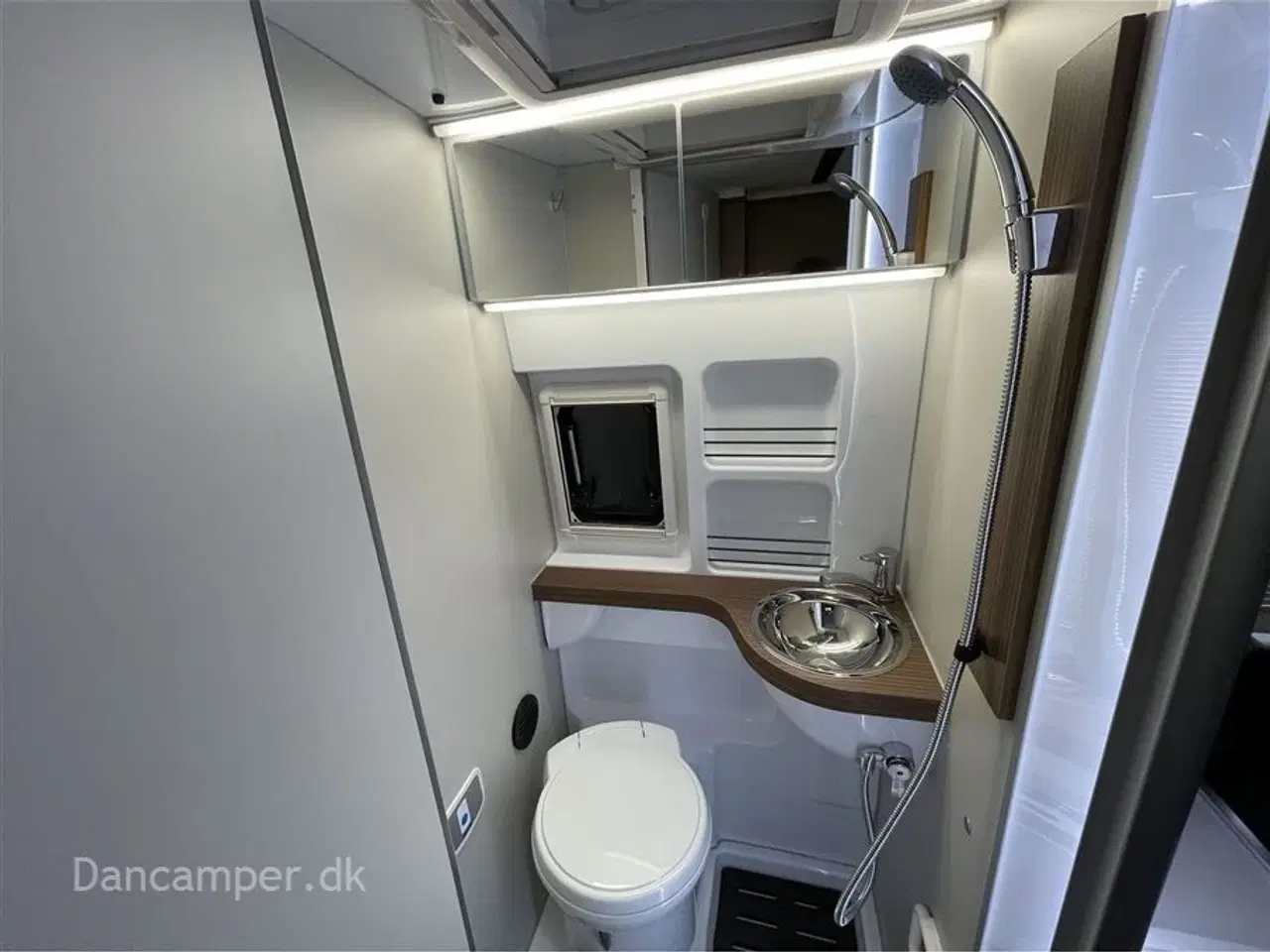Billede 15 - 2025 - Westfalia Columbus 600 E   MESSEPRIS kr. 999.900,- SPAR kr. 90.000,- Ny 2025 kort model. 140 HK, 8-trins automatgear, adaptiv fartpilot, langsgående soveplads 198/177 * 197