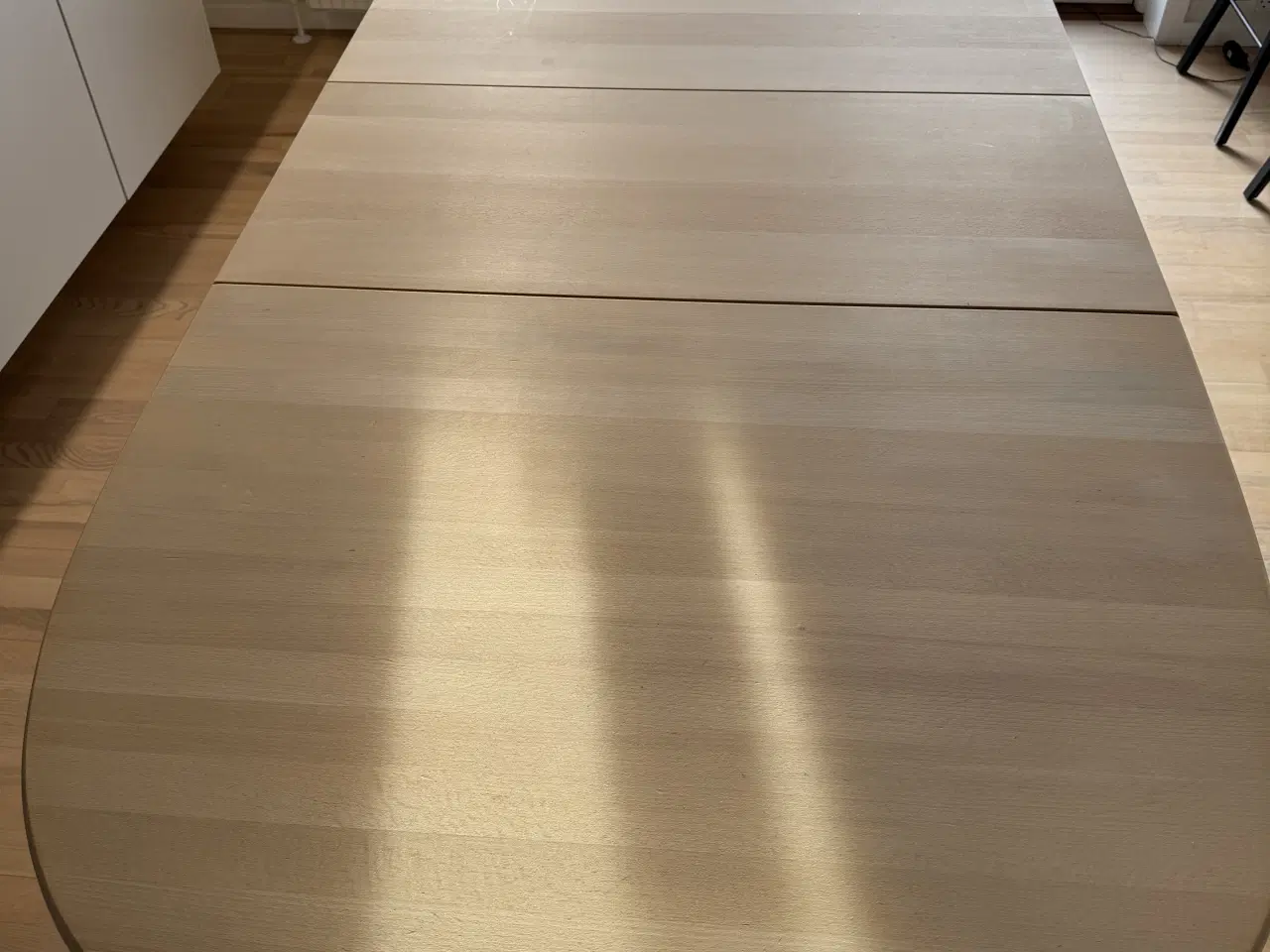 Billede 1 - Spisebord med 6 stole