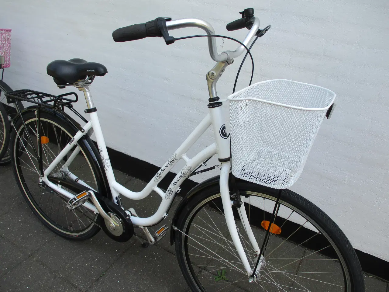 Billede 2 - God stand damecykel Mustang 3 gear hjul str.28